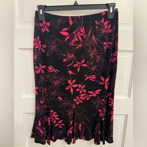 Suzie In The City matching skirt and top - Picture 5 of 7